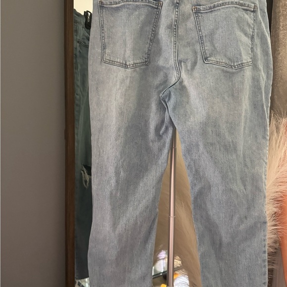 Old Navy Blue Boyfriend Jeans with Distressed Details - Picture 4 of 8